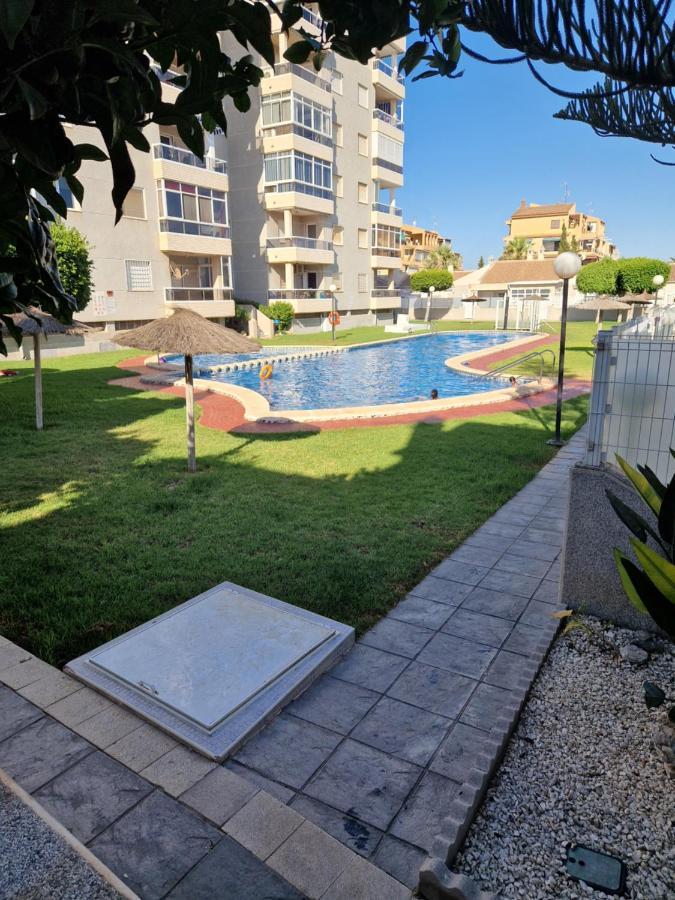 Magnifico Chalet Adosado En Torrevieja, Alicante. エクステリア 写真
